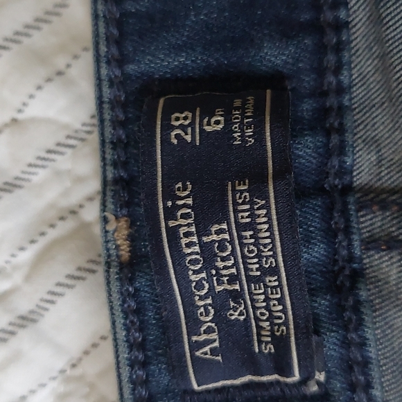 Abercrombie Skinny Jeans - Picture 2 of 3